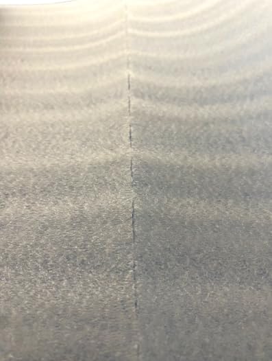 Vista 2 de Bubblefast! Marca 18" x 188' rollo de amortiguación de espuma de poliéster con perforaciones de 12" (un rollo de 18" x 12")