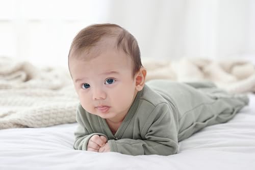 Image of O2 BABY 100% Organic Cotton Kimono Gown with Mittens & Fold-Over Pouch