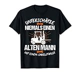 Klassisch geschnitten, doppelt genähter Saum.