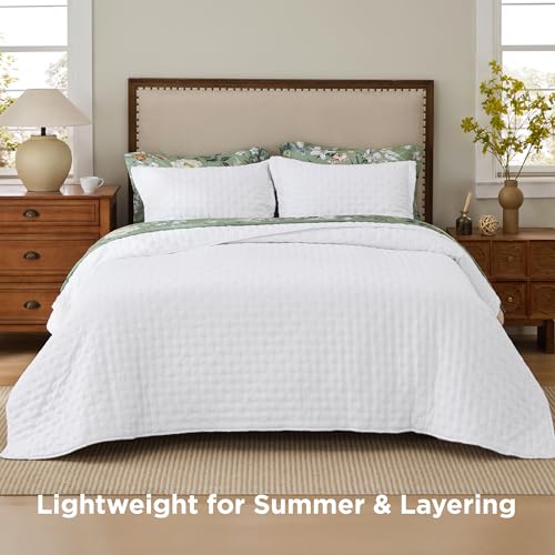 Image of Bedsure Twin Quilt - Ultra Soft Twin XL Quilt Bedding for Dorm Decor, Lightweight All-Season Comforter, Bright White Bedspread Coverlet with Clover Pattern, 68 x 86 Inches | Stitch-Free Quilting, Ultra Soft, Lightweight, Machine Washable, Pet-Friendly