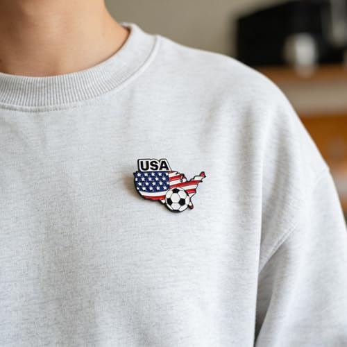 MOBUTOFU 4 szt. przypinek kibica piłki nożnej - odznaki z flagą USA - gadżety z turnieju piłkarskiego 2026 - patriotyczna broszka emaliowana w kolorze czerwonym, białym i niebieskim na kurtki,