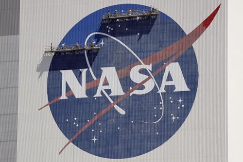 How private companies are influencing the new space race Podcast Por arte de portada