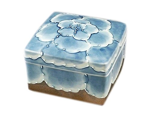 Amazon.co.jp: 有田焼 文山窯 プラチナ牡丹 正角蓋物 : Home & Kitchen