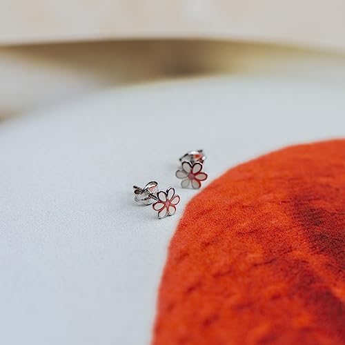 Boucles d'oreilles clous marguerite en or blanc hypoallergénique et émail rose - 2