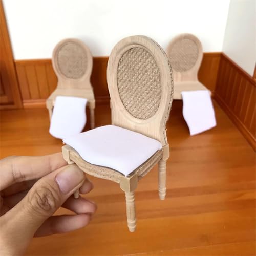 Décoration créative maison de poupée avec table miniature et chaises de salle à manger