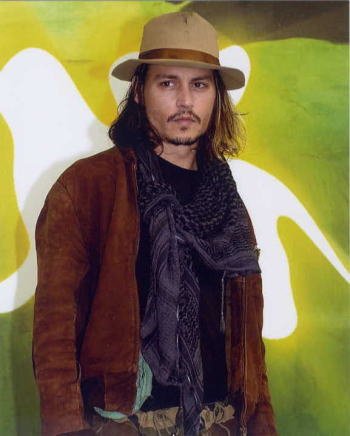 Amazon.co.jp: ブロマイド写真☆ジョニー・デップ/背景黄緑 : Hobbies