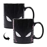 Vierta líquido caliente para ver la transformación de la taza cuando aparecen las palabras "con gran responsabilidad" y la máscara de spider-man