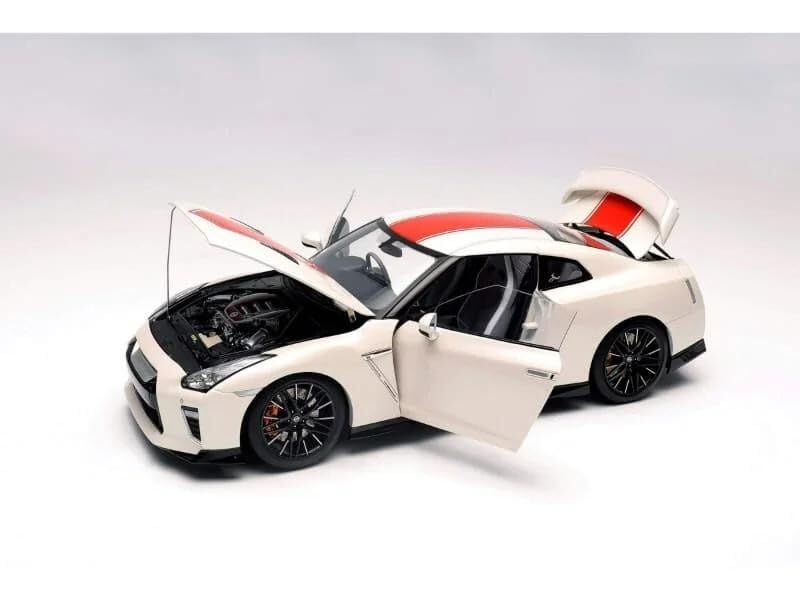 Amazon | モーターヘリックス 1/18 GT-R R35 50th アニバーサリー B