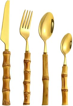 Set de 24 cubiertos dorados con mango de bambú natural. Incluye: 6 Cuchillo de mesa, 6 Cuchara de mesa, 6 Tenedor de mesa y 6 Cuchara de café postre.