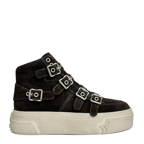 Queste sneakers in camoscio si distinguono per la loro para alta di 5 cm, che slancia la silhouette e aggiunge un tocco moderno. La suola in gomma con fondo antiscivolo garantisce stabilità e sicurezza su ogni superficie, mentre i lacci in cotone e l'interno in tessuto assicurano comfort e traspirabilità per un uso prolungato. Perfette per uno stile casual e contemporaneo.