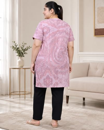 Image of In Love Women's All-Over Printed Cotton Plus Size Longline T-Shirt with Pockets