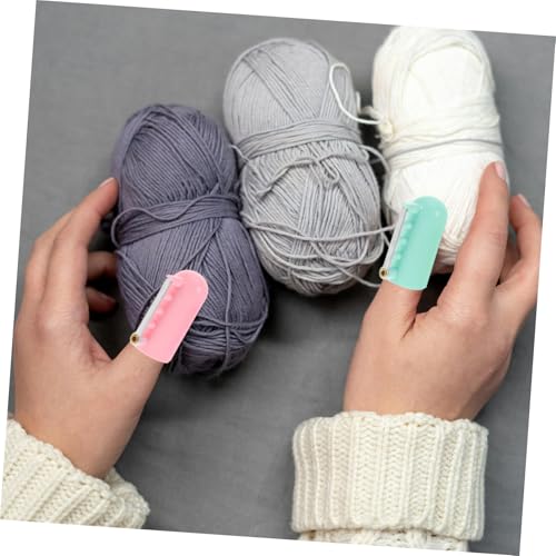 HOODANCOS 4-Slot Yarn Guide Knitting Thimble Crochet Accessory Knitting Supplies Yarn Holder for Crocheting Random