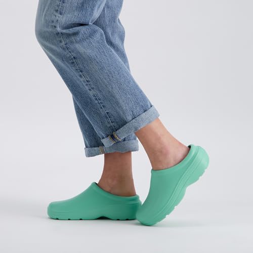 Image of totes Women's Everywear Lightweight Waterproof Bailey Garden Clog