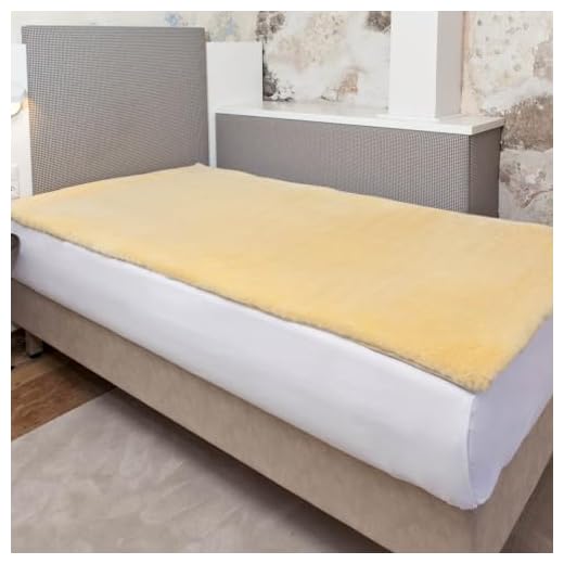Lammpäls täcke täcke LANABEST 90 x 200 cm. Tysk premiumkvalitet av äkta merino-lammpäls. Skadämtfri, ekologiskt ex-certifierad. Medicinsk mottagning, 30 °C tvättbar. Lammfilt av lammpäls med en särskilt tät och delikat päls. Lammpäls och sängöverkast upp till 100 % tillverkad i Tyskland. 90 x 200 cm