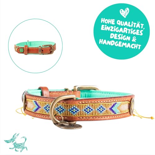 Dog with a Mission - Hundehalsband S | Türkis und Gold, geometrisches Perlenmuster | Boho, Ethno, Hippie | Mittelgroße Hunde | Handgemacht | Modisch und Bunt | Weiches Echtes Leder | 2,5 cm Breit