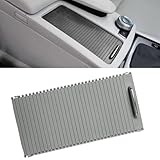 Zuverlässige Originalersatzqualität: 1 x Mittelkonsolen-Rolloabdeckung, 190*90mm. Mit den OE-Nummern A20468076079051; A2046807607905; A2046807607; 20468076079051; 2046807607905; 2046807607; A2046804708; 2046804708 garantiert das Mittelkonsole Rollo eine präzise Passform und Kompatibilität wie beim Originalteil.