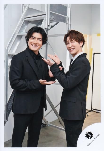 Amazon.co.jp: 渡辺翔太・森本慎太郎公式 生 写真「DREAM BOYS」（集合