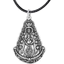 Colgante Virgen del Rocío de 41mm en plata envejecida. Este colgante lleva un cordón de hilo trenzado de 45cm. ajustable