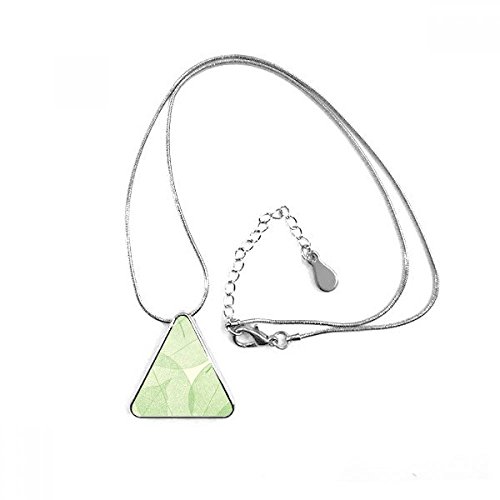 Collier pendentif triangle au motif peint main feuilles fraîches finition soignée