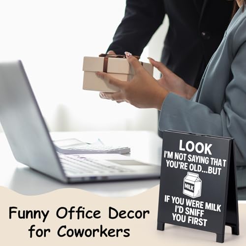 Lustiges Bürodekor, Schreibtischschild, Geschenke für Freunde, lustiges Teambüro, Gag Geschenke für Kollegen, Teamkollegen, Chef, humorvolle Kabinendekoration, Look I'm Not Saying You're Old But If