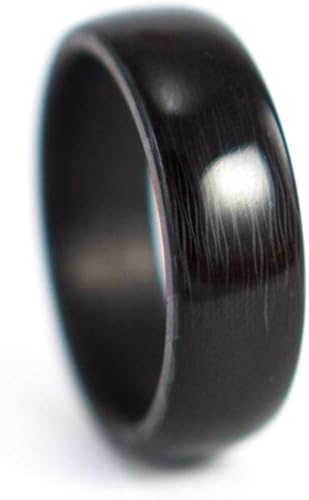 Miniatura 2 de Anillo redondo de fibra de carbono para hombre. Anillo de boda negro con acabado pulido. Resistente al agua, muy duradero e hipoalergénico.