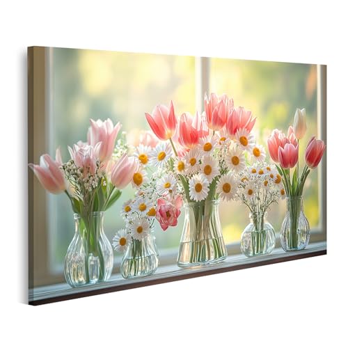 islandburner Image sur toile Tulipes et marguerites dans des vases sur un rebord de fenêtre Images murales Poster