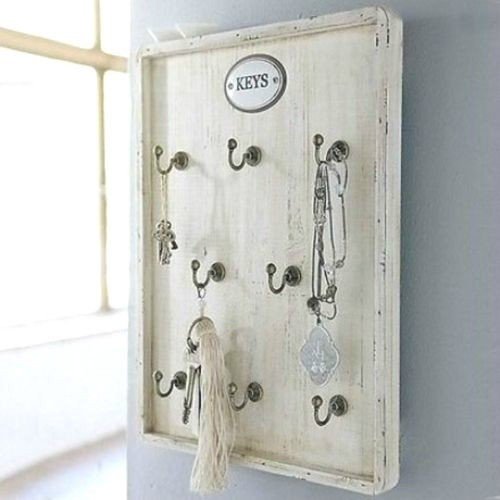 Schlüsselbrett aus Holz in antikweiß im Shabby Chic Stil mit 8 Haken Cover