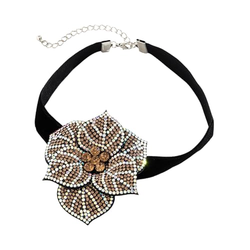 Collier gothique rose multicolore aux détails sculptés élégants