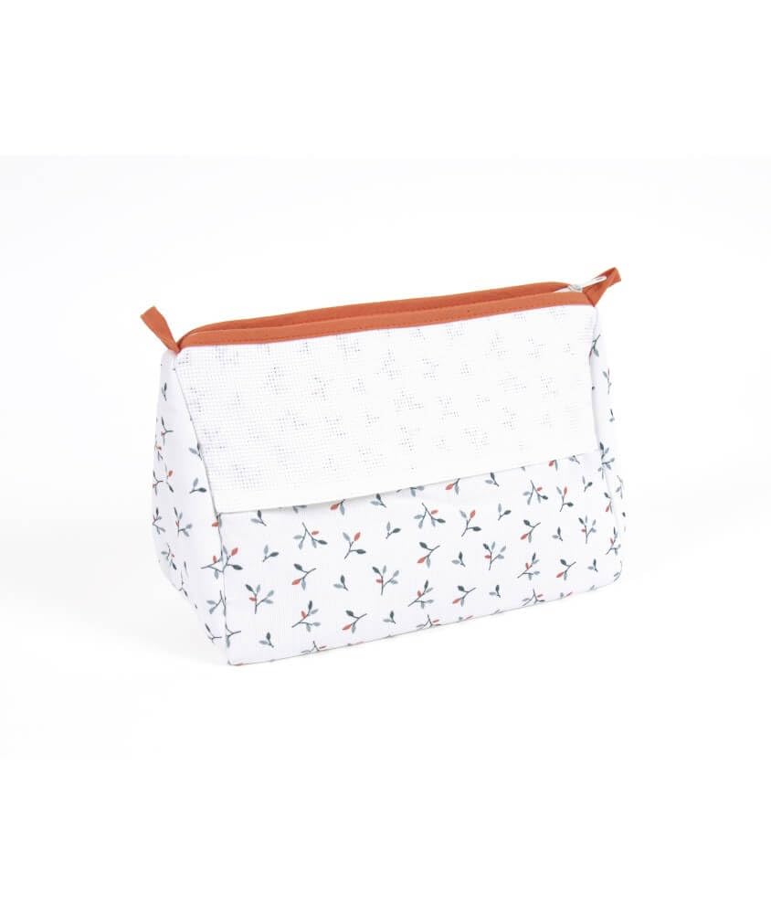 DMC - Trousse de toilette à broder pour bébé Feuillage - Motif gratuit inclus