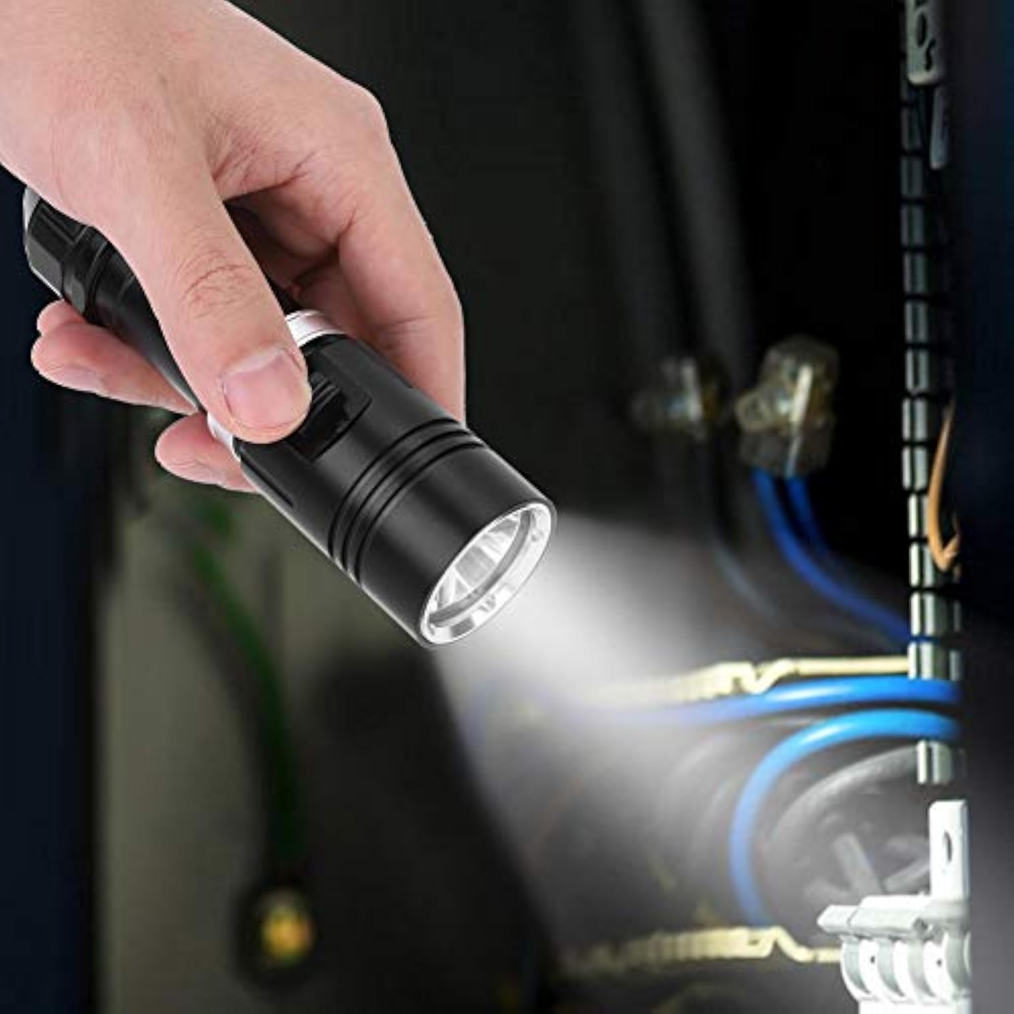 LED Diving Flashlight for Camping and Hiking