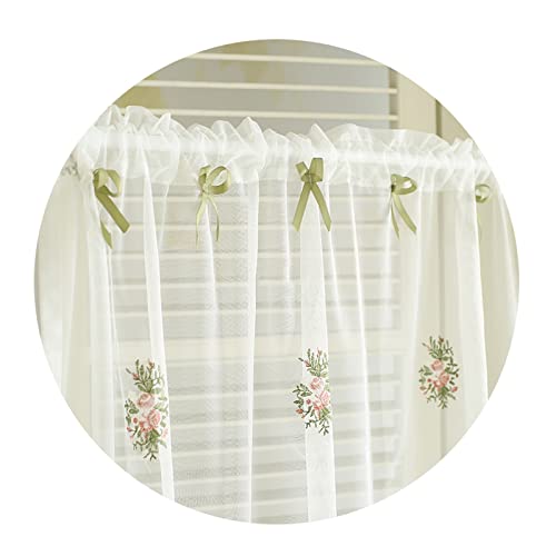 Cortinas cortas de encaje floral ideales para crear ambientes acogedores en casas de familia 6