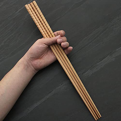 YFWOOD Lot de 2 paires de baguettes de cuisine, 33 cm, réutilisables, en bois naturel naturel, longues baguettes chinoises traditionnelles pour hotpot, friture, cuisson, noodle, 2 paires (hêtre) – vue 7