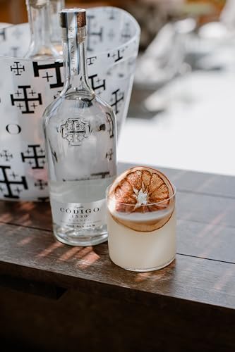 CODIGO 1530 Blanco Tequila, silberner Tequila mit würzigen Aromen der Agave, minzig-pfeffriges Bouquet, für gemütliche Abende, 38 Prozent Vol., 1 x 0,7 l