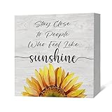 JRTW Stay Close to People Feel Like Sunshine 木製ボックスサイン デスク装飾、ひまわりの部屋の装飾、インスピレーションを与える引用句 木製ブロックボックスサインデコレーション 農家 ホーム オフィス 棚の装飾