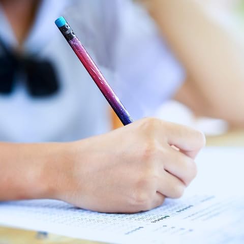 Miniatura 5 de ArtCreativity Lápices Galaxy para niños, paquete de 48 diseños surtidos del espacio exterior, bonitos lápices de escritura con borradores duraderos,