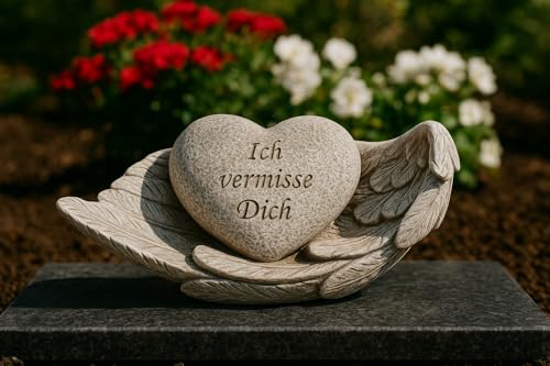 Schneemann-Versand Grabherz „Ich vermisse Dich“ – liegend auf Engelsflügel – Polyresin, wetterfest – ca. 14 cm breit, 5 cm hoch