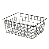 Cesta organizadora de rejilla fabricada con metal de color negro.