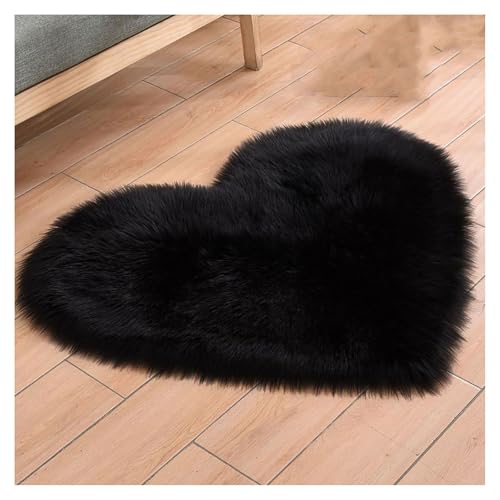 Ideale per occasioni speciali: sia come decorazione romantica per San Valentino, come elemento elegante per matrimoni o come regalo amorevole per i vostri cari, questo tappeto in pelliccia sintetica a forma di cuore crea momenti indimenticabili e un'atmosfera calda e accogliente.