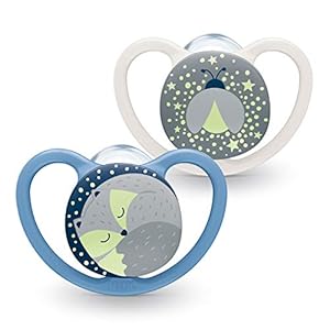 NUK Space Night Schnuller | 6-18 Monate | Schnuller mit Leuchteffekt und extra Belüftung | BPA-freies Silikon | Fuchs und Glühwürmchen, Mehrfarbig, 2 Stück