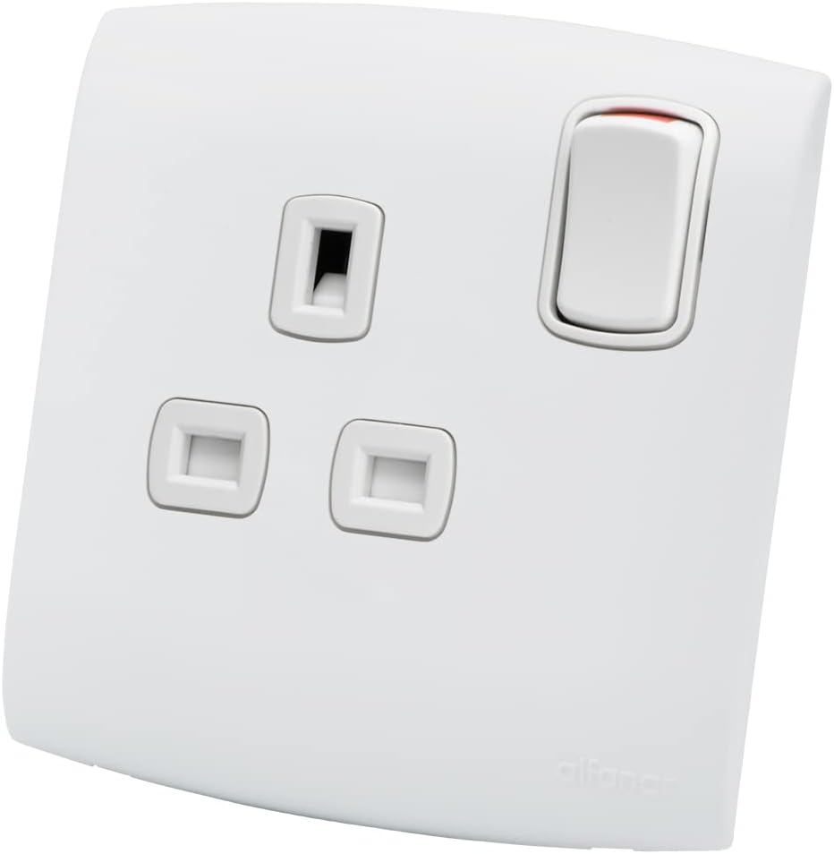 Side view of the Alfanar 13 Amp 250V Plug with Switch