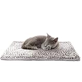 Activada por presión: rellena con múltiples capas aislantes para mantener el calor dentro, estas camas funcionan fácilmente absorbiendo el propio calor corporal de tu mascota para calentarse, lo que significa que no hay enchufes, electricidad ni productos químicos desagradables. Es perfecto para todas las mascotas pequeñas a medianas como gatos, perros, conejos y mucho más