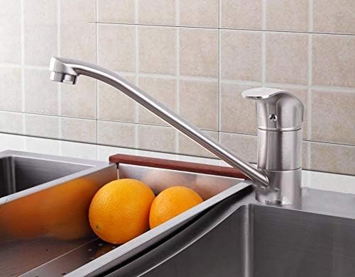 Mitigeur d'évier pivotant en nickel brossé idéal pour simplifier la vaisselle familiale