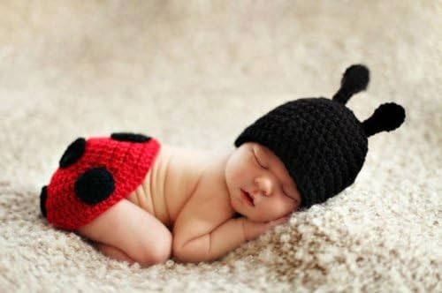 Amazon Co Jp かわいいてんとう虫の赤ちゃんの写真から3ヶ月ニットかぎ針編みビーニーハットプロップ 服 ファッション小物