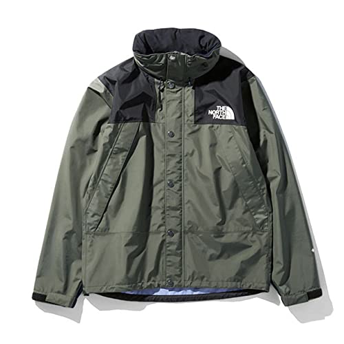 カーキ色のマウンテンパーカー