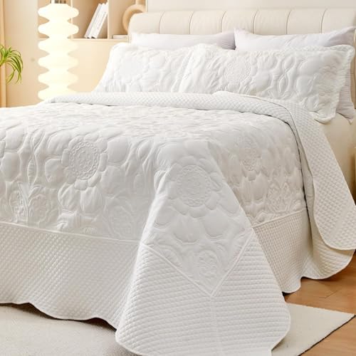 Image of EVENHUG Oversized King Quilt California King Size Lightweight Bedding Set Reversible Bedspread Coverlets for All Seasons 3 Piece (White 120 inchx128 inch)