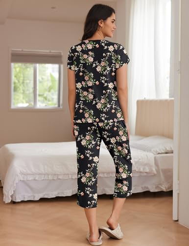 Image of Ekouaer Women's Capri Pajama Set Short Sleeve Mumu Pjs Pleated Top Capri Pants with Pockets Sleepwear Lounge Set