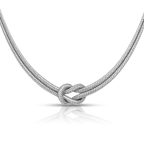 UN SIMBOLO DI SIGNIFICATO PROFONDO Il nodo centrale rappresenta amore, amicizia e infinito, trasformando la collana in un accessorio ricco di simbolismo e valore emozionale.