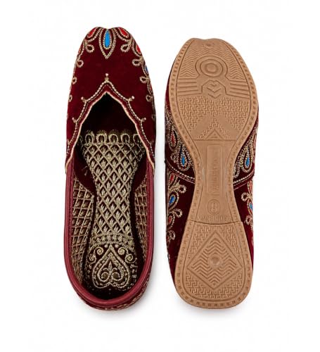 Image of Women's Maroon Velvet Ethnic Jutti Mojari