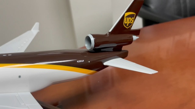 Watch SKR1086 Skymarks UPS MD-11 1/200 scale on Amazon Live