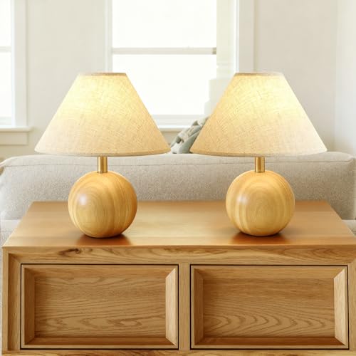 Lámpara de mesa con base de madera y pantalla de lino